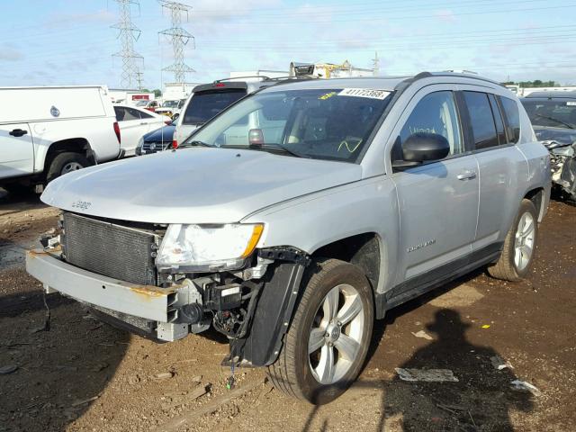 1J4NF1FB0BD210526 - 2011 JEEP COMPASS SP 银色 照片 2