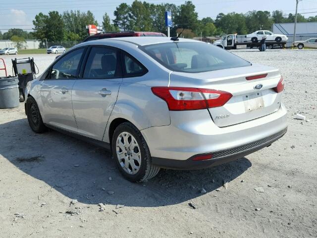 1FAHP3F29CL106030 - 2012 FORD FOCUS SE SILVER photo 3