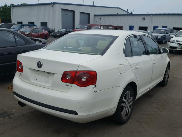 3VWSF71K05M624995 - 2005 VOLKSWAGEN NEW JETTA WHITE photo 4