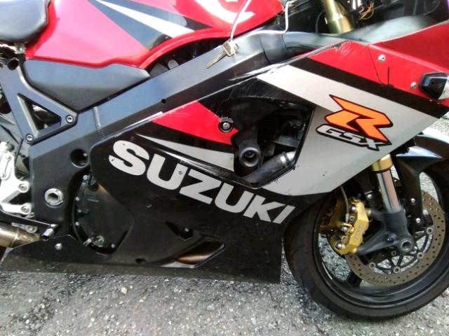 JS1GN7CA352115971 - 2005 SUZUKI GSX-R600 K RED photo 9