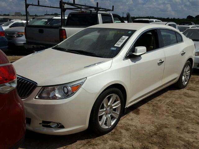 1G4GF5E35DF199901 - 2013 BUICK LACROSSE P WHITE photo 2