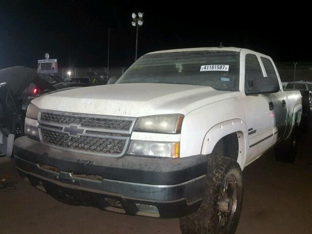 1GCHC23DX6F199312 - 2006 CHEVROLET SILVERADO WHITE photo 2