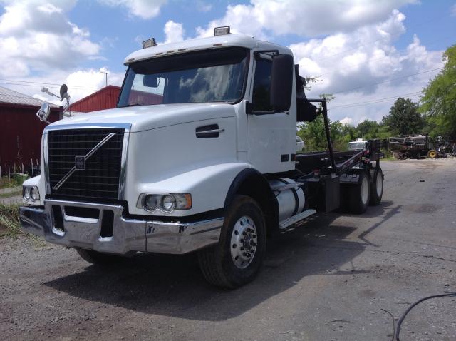 4V5KC9UE33N348389 - 2003 VOLVO VHD WHITE photo 2