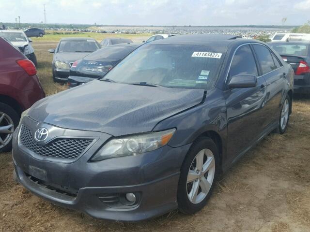 4T1BF3EK7BU192463 - 2011 TOYOTA CAMRY BASE GRAY photo 2