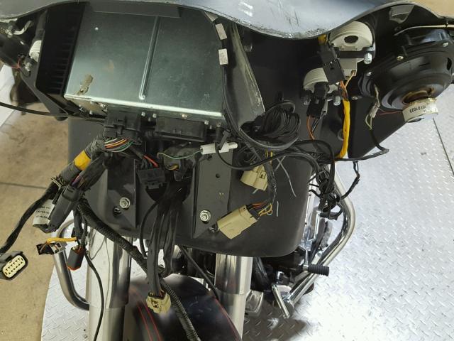 1HD1KHM17BB640549 - 2011 HARLEY-DAVIDSON FLTRX 黑色 照片 16