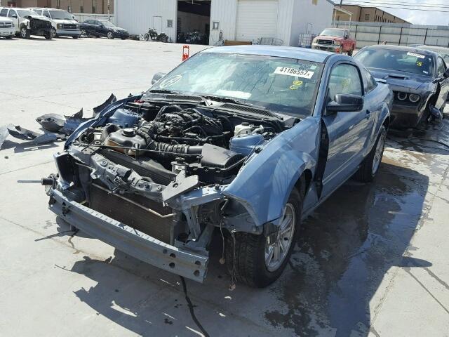 1ZVFT80N575294078 - 2007 FORD MUSTANG BLUE photo 2