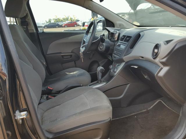 1G1JA5SH7D4118409 - 2013 CHEVROLET SONIC LS 黑色 照片 5