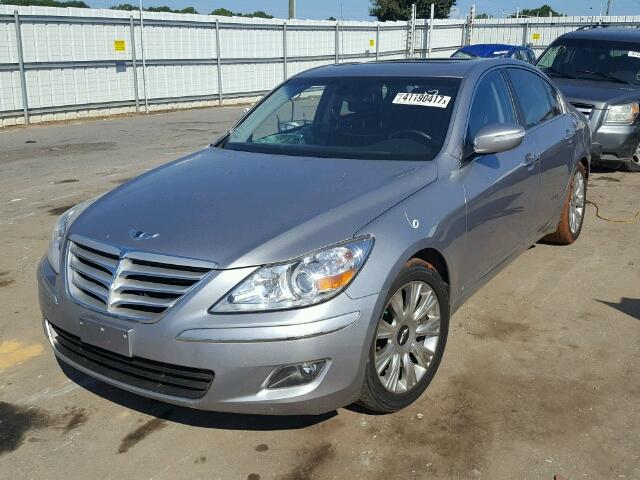 KMHGC4DE3AU086347 - 2010 HYUNDAI GENESIS 3. SILVER photo 2