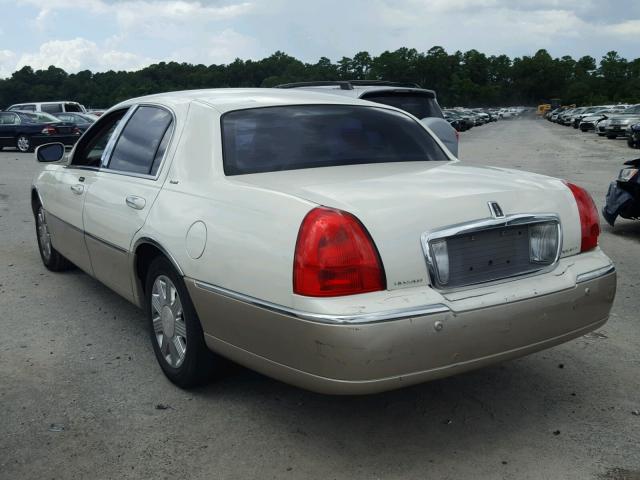 1LNHM83W04Y665523 - 2004 LINCOLN TOWN CAR U WHITE photo 3