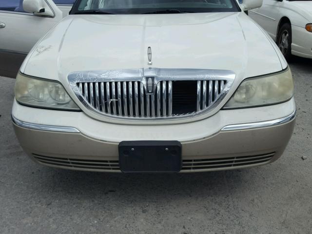 1LNHM83W04Y665523 - 2004 LINCOLN TOWN CAR U WHITE photo 7