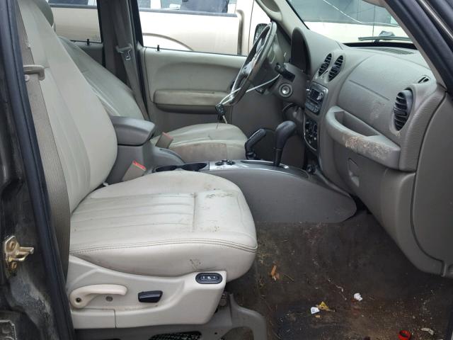 1J8GL38KX6W174007 - 2006 JEEP LIBERTY RE GRAY photo 5
