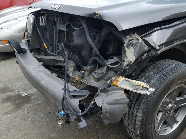 1J8GL38KX6W174007 - 2006 JEEP LIBERTY RE GRAY photo 9
