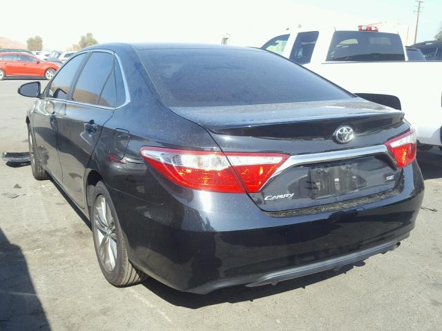 4T1BF1FK1HU321003 - 2017 TOYOTA CAMRY LE Černá fotografie 3