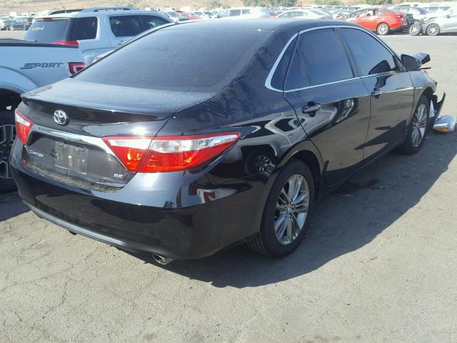 4T1BF1FK1HU321003 - 2017 TOYOTA CAMRY LE Černá fotografie 4