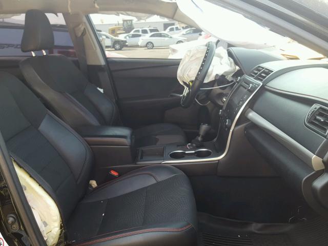 4T1BF1FK1HU321003 - 2017 TOYOTA CAMRY LE Černá fotografie 5