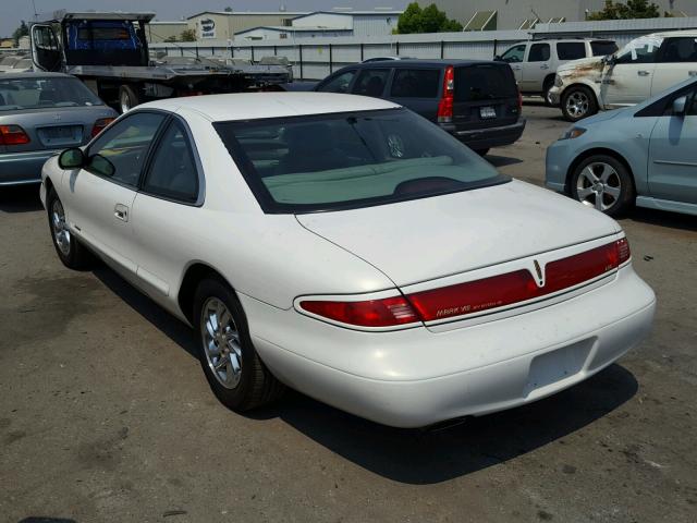 1LNFM92V2WY736746 - 1998 LINCOLN MARK VIII WHITE photo 3