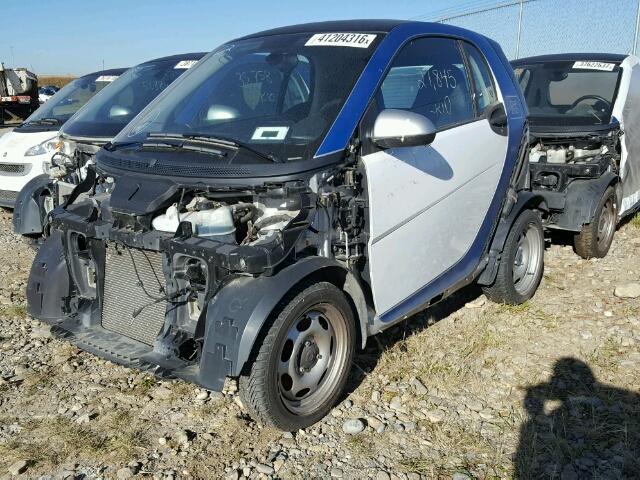 WMEEJ3BAXEK764784 - 2014 SMART FORTWO PUR TWO TONE photo 2