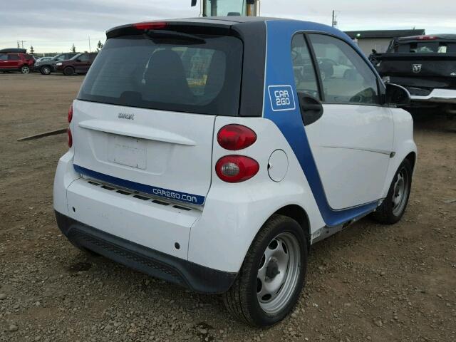 WMEEJ3BA5EK761582 - 2014 SMART FORTWO PUR TWO TONE photo 4