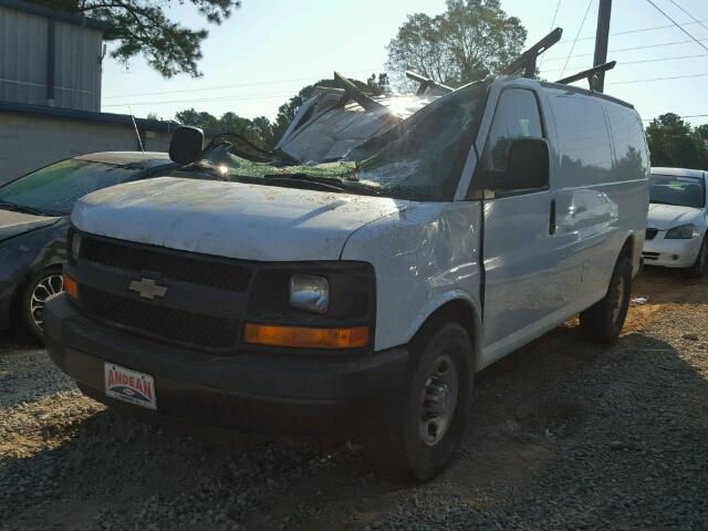 1GCWGFFA7C1159945 - 2012 CHEVROLET EXPRESS G2 WHITE photo 2