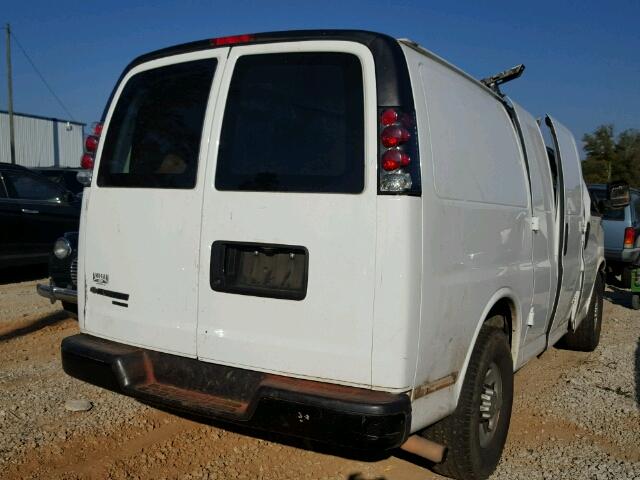 1GCWGFFA7C1159945 - 2012 CHEVROLET EXPRESS G2 WHITE photo 4