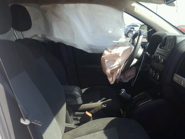 1C4NJCBA7GD559977 - 2016 JEEP COMPASS SP WHITE photo 5