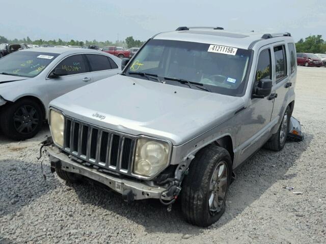 1J8GP58K68W211072 - 2008 JEEP LIBERTY LI SILVER photo 2