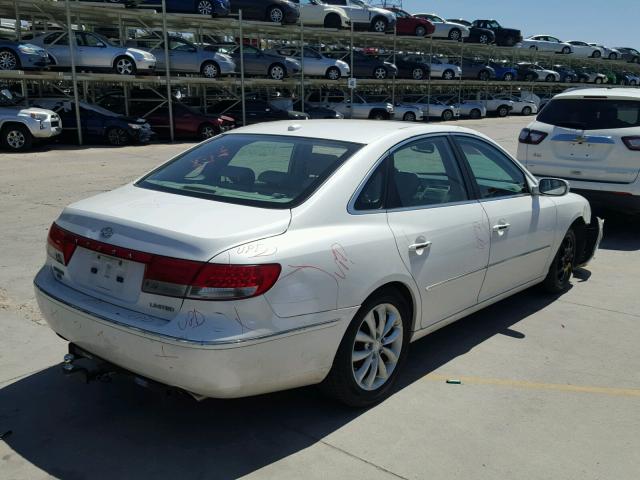 KMHFC46F18A311281 - 2008 HYUNDAI AZERA SE WHITE photo 4