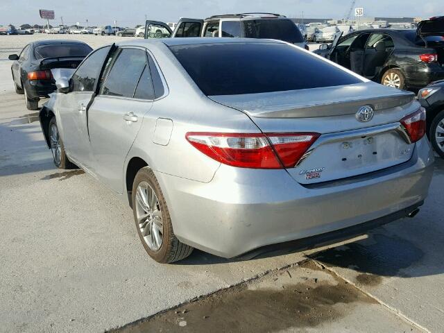 4T1BF1FK1FU044107 - 2015 TOYOTA CAMRY LE ვერცხლისფერი ფოტო 3