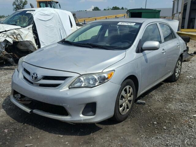 5YFBU4EEXCP039715 - 2012 TOYOTA COROLLA BA SILVER photo 2