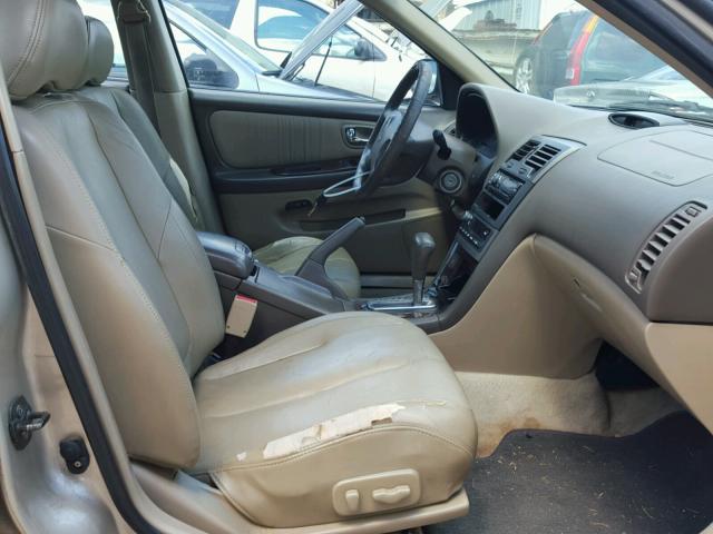 JN1CA31D01T605751 - 2001 NISSAN MAXIMA GXE GOLD photo 5