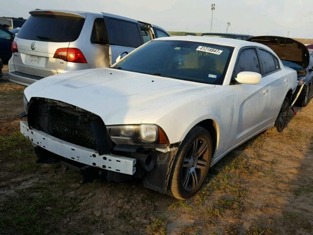 2C3CDXBG4DH637919 - 2013 DODGE CHARGER SE WHITE photo 2