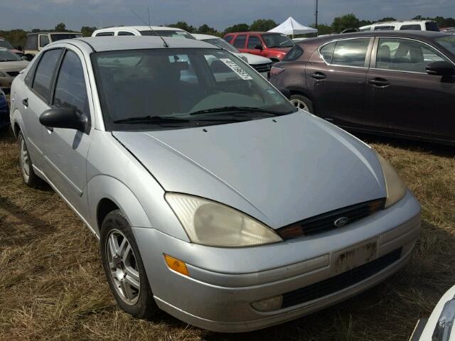 1FAFP3433YW180715 - 2000 FORD FOCUS SILVER photo 1