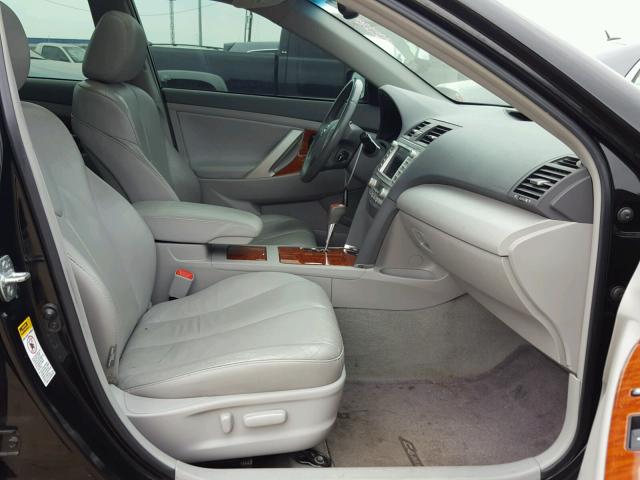 4T4BF3EK0BR102379 - 2011 TOYOTA CAMRY BASE BLACK photo 5