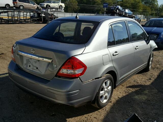 3N1BC11E29L439462 - 2009 NISSAN VERSA S GRAY photo 4