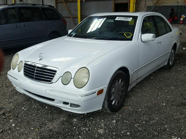 WDBJF65J61B381946 - 2001 MERCEDES-BENZ E 320 WHITE photo 2