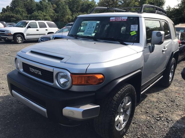 JTEBU11F670059470 - 2007 TOYOTA FJ CRUISER SILVER photo 2