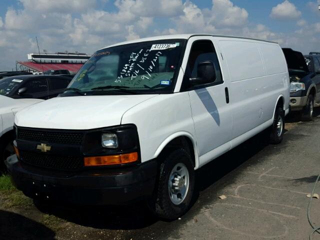 1GCWGGBA6E1168618 - 2014 CHEVROLET EXPRESS G2 WHITE photo 2