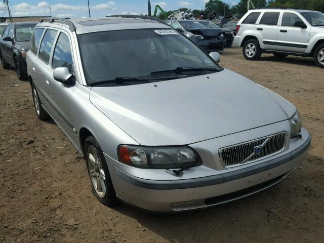 YV1SW61R522235048 - 2002 VOLVO V70 SILVER photo 1