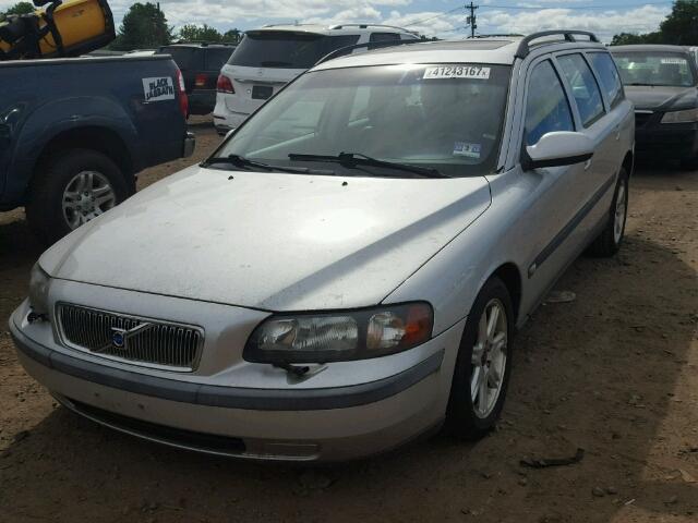 YV1SW61R522235048 - 2002 VOLVO V70 SILVER photo 2