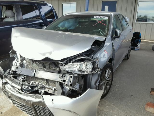 4T1BF1FKXGU242220 - 2016 TOYOTA CAMRY LE SILVER photo 2