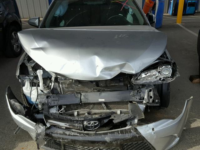 4T1BF1FKXGU242220 - 2016 TOYOTA CAMRY LE SILVER photo 7