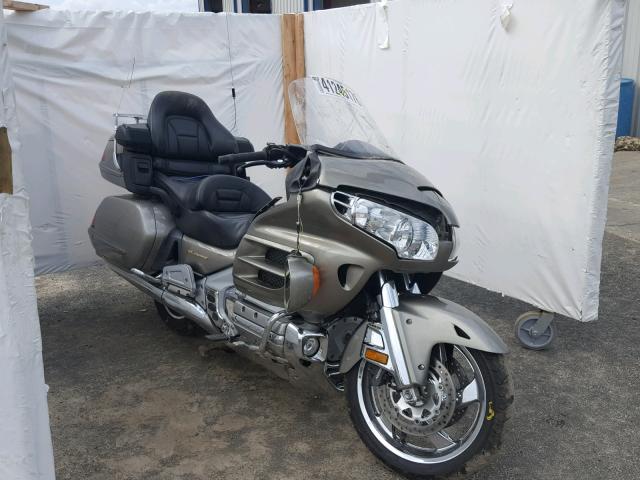 1HFSC47452A100162 - 2002 HONDA GL1800 A TAN photo 1