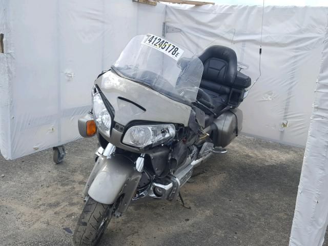 1HFSC47452A100162 - 2002 HONDA GL1800 A TAN photo 2