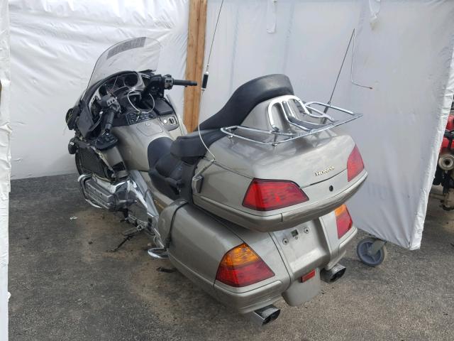 1HFSC47452A100162 - 2002 HONDA GL1800 A TAN photo 3