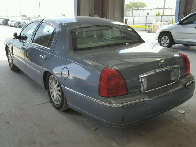 1LNHM83W84Y684806 - 2004 LINCOLN TOWN CAR U BLUE photo 3