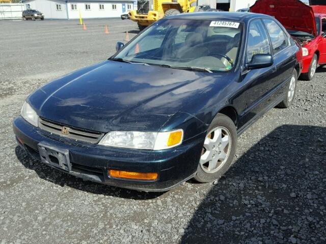 1HGCE6678TA027288 - 1996 HONDA ACCORD EX GREEN photo 2