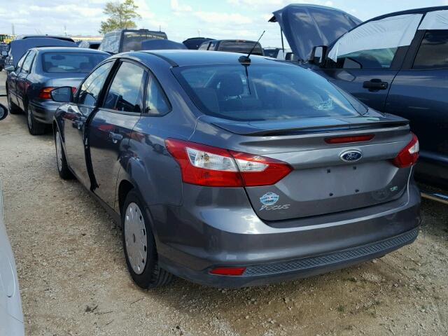 1FAHP3F25CL117820 - 2012 FORD FOCUS SE GRAY photo 3