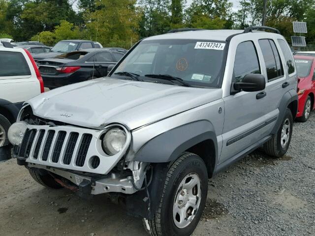 1J4GL48K56W271252 - 2006 JEEP LIBERTY SILVER photo 2