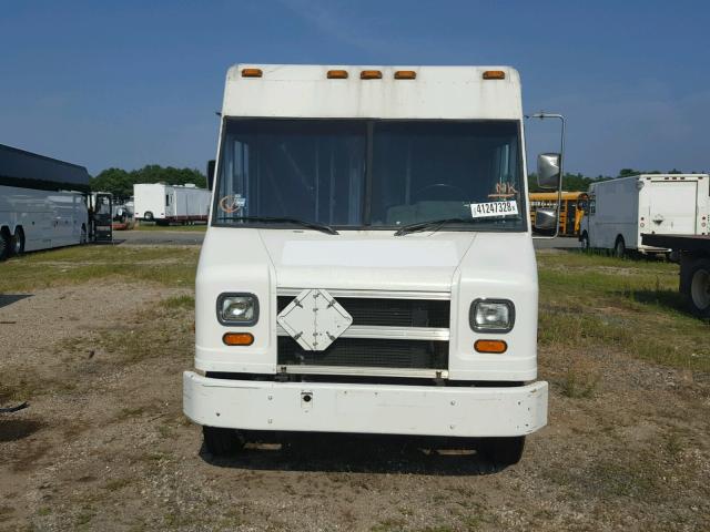 4UZA4FF43WC911898 - 1998 FREIGHTLINER CHASSIS M WHITE photo 9