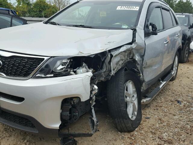 5XYKT3A62EG500392 - 2014 KIA SORENTO LX SILVER photo 9